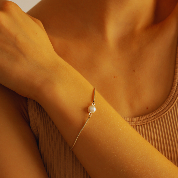 Minimalist Cultured Pearl Bracelet – Silver & Gold | Elegant Everyday Jewellery