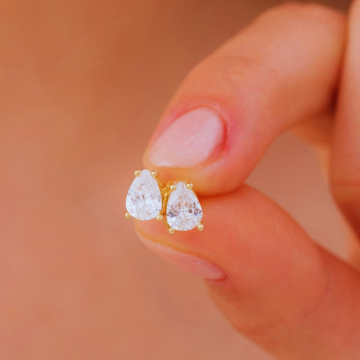 Pear Zircon Stud Earrings – Teardrop Design in Silver & Gold | Timeless Elegance