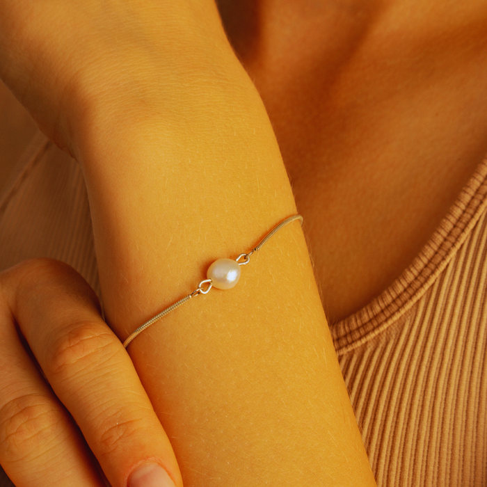 Minimalist Cultured Pearl Bracelet – Silver & Gold | Elegant Everyday Jewellery