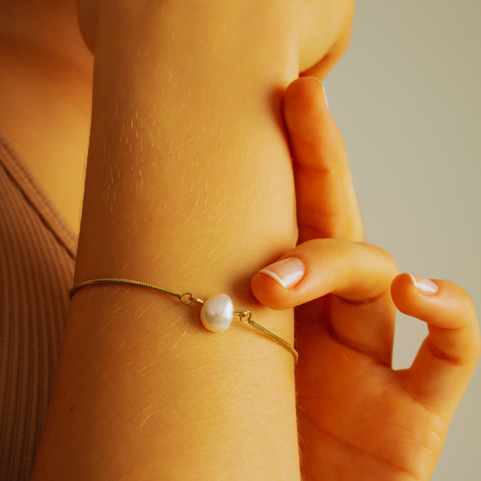Minimalist Cultured Pearl Bracelet – Silver & Gold | Elegant Everyday Jewellery