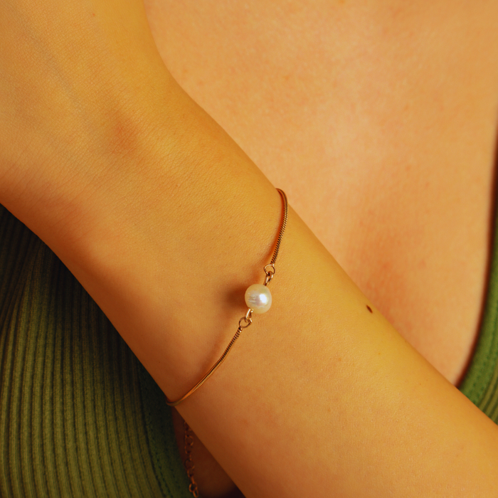 Minimalist Cultured Pearl Bracelet – Silver & Gold | Elegant Everyday Jewellery
